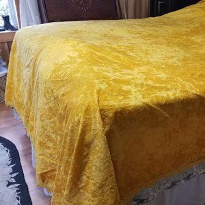 VINTAGE GOLD CRUSHED VELVET BEDSPREAD FULL/QUEEN